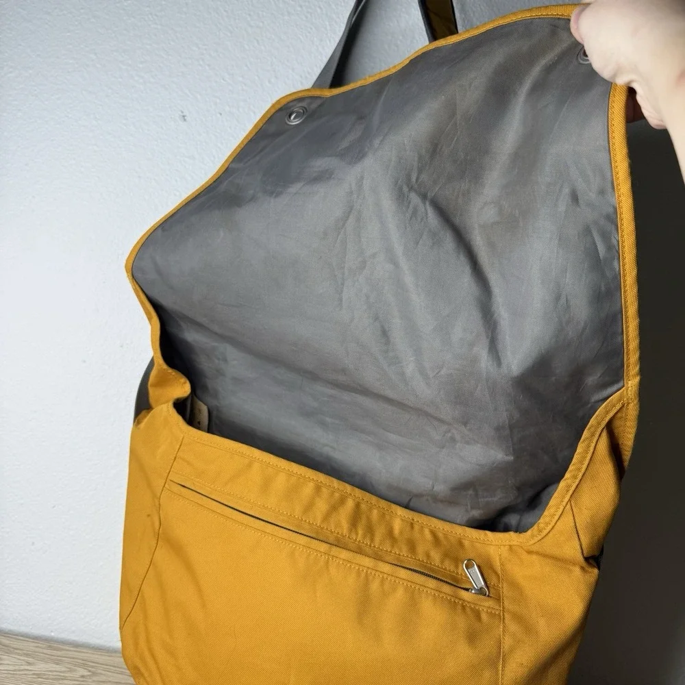 Columbia Yellow & Gray Messenger Bag Crossbody School Vintage Grunge Y2K - Flaws